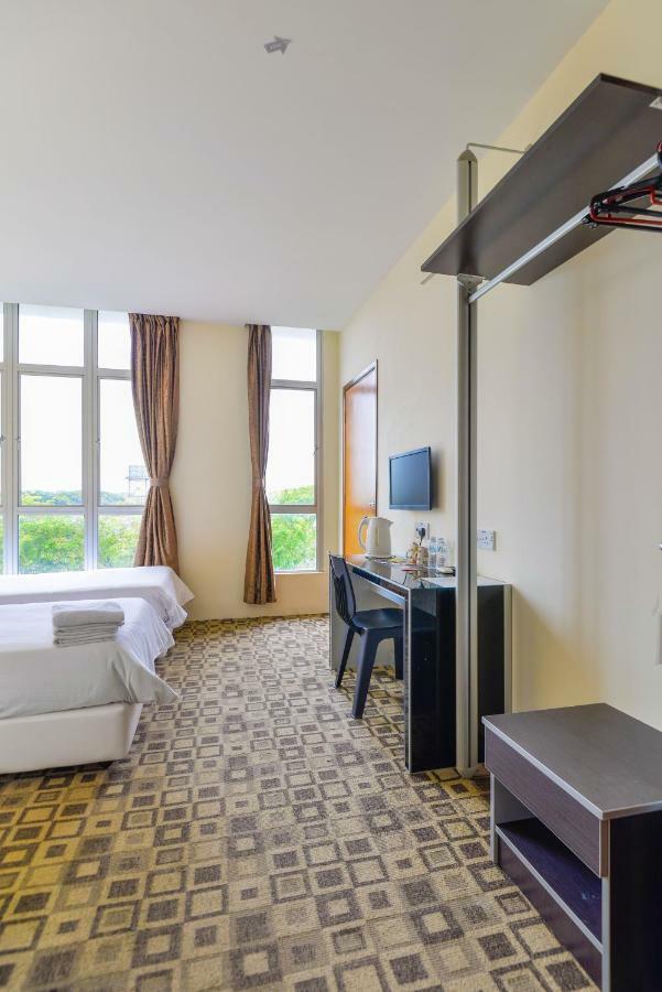 Fumah Hotel Shah Alam Exterior photo